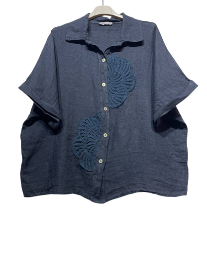 RELAXED AND MODERN LOOSE SHIRT IN LINEN WITH EMBROIDERY